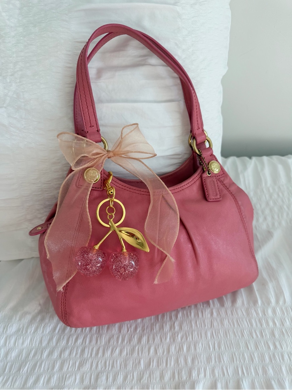 vintage Coach Pink Maggie Shoulder Bag w/Gold Hardware (small)